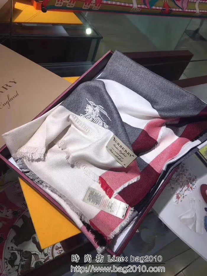 BURBERRY巴寶莉專櫃款 經典大格鑽石紋山羊絨圍巾 LLWJ6501